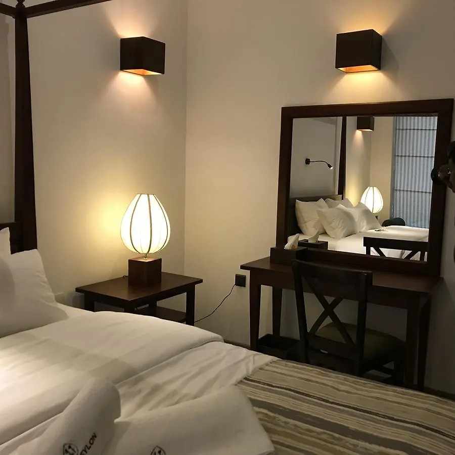 Coza Ceylon Hotel Dehiwala-Mount Lavinia 3*,