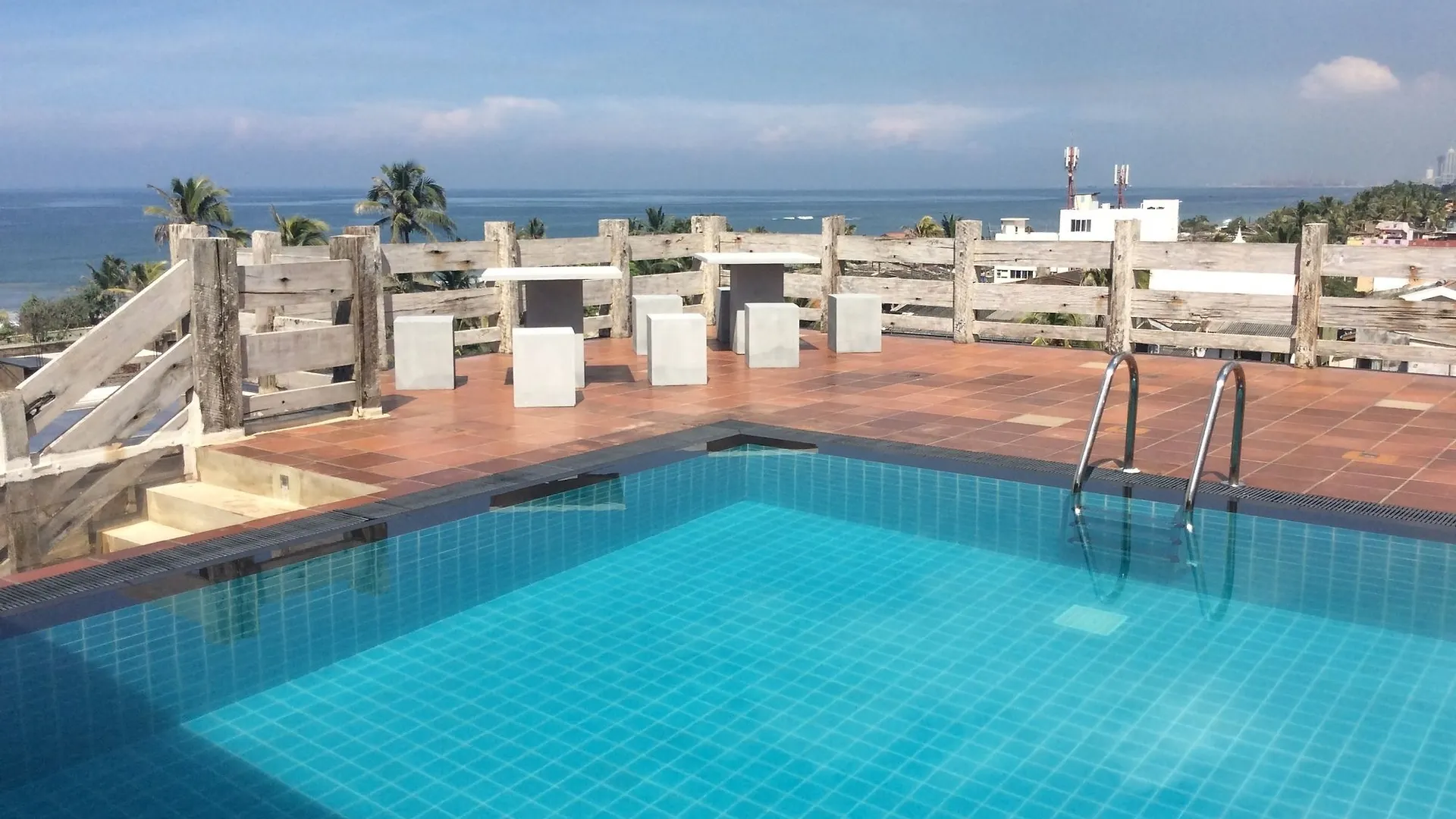 Coza Ceylon Hotel Dehiwala-Mount Lavinia